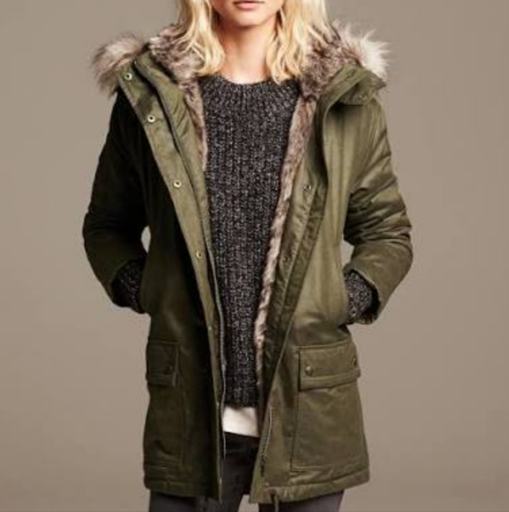 Banana Republic Winter Puffer jacket With Faux Fur Lining